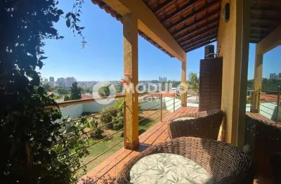 Sobrado à venda, 3 quartos, 3 suítes, 6 vagas, cidade jardim - uberlândia/mg
