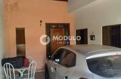 Casa residencial à venda, 3 quartos, 2 vagas, santa mônica - uberlândia/mg