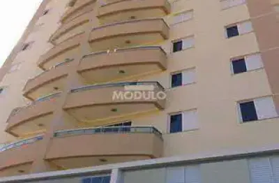 Apartamento com 3 quartos para alugar na Rua Paraná, --, Brasil, Uberlândia