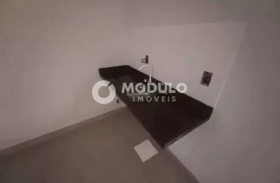 Loja comercial disponivel para locação no bairro shopping park.