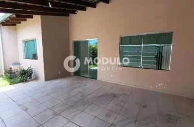 Casa com 3 quartos para alugar na Avenida Vereador Carlito Cordeiro, --, Granada, Uberlândia