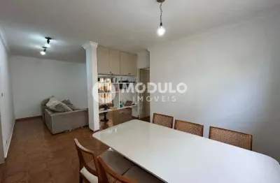 Casa com 5 quartos para alugar na Rua Rio de Janeiro, --, Brasil, Uberlândia