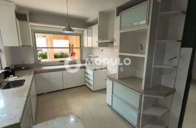 Casa comercial disponivel para locação no bairro morada da colina.