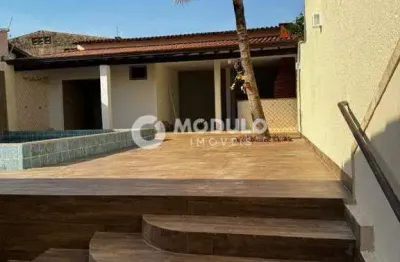 Casa residencial à venda, 4 quartos, 2 suítes, 2 vagas, marta helena - uberlândia/mg