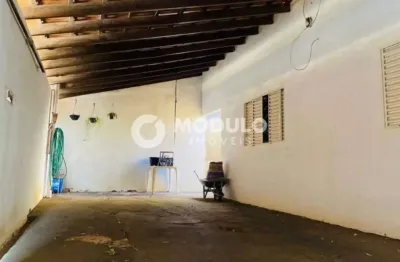 Casa residencial à venda, 3 quartos, 3 vagas, santa mônica - uberlândia/mg