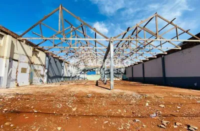 Galpão comercial disponível para locação no bairro bom jesus.