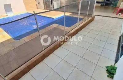 Casa com 4 quartos para alugar na Avenida Salomão Abrahão, --, Santa Mônica, Uberlândia