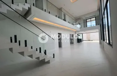 Sobrado à venda, 4 quartos, 3 suítes, 4 vagas, cidade jardim - uberlândia/mg