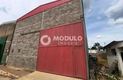 Galpão comercial disponivel para locação no bairro distrito industrial.