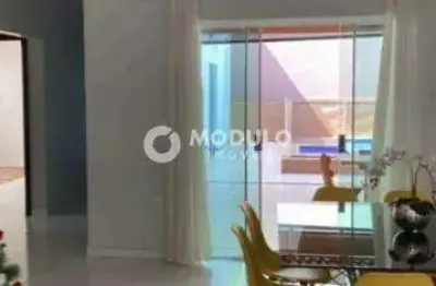 Casa residencial à venda, 4 quartos, 2 suítes, santa mônica - uberlândia/mg