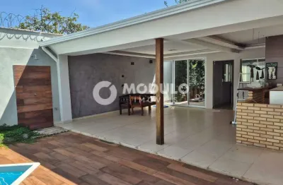 Casa comercial para alugar na Rua Espírito Santo, --, Brasil, Uberlândia