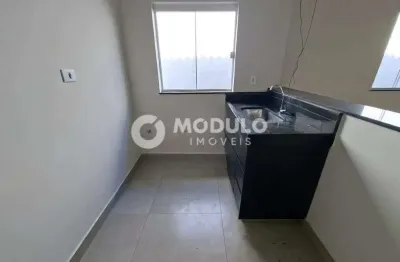 Casa residencial disponível para locação no bairro tubalina.