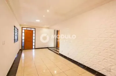 Casa com 4 quartos para alugar na Rua da Costureira, --, Planalto, Uberlândia