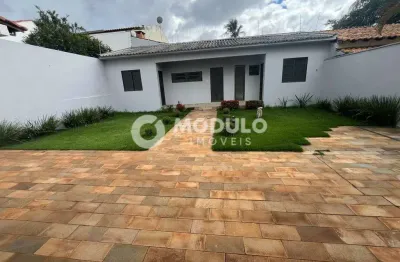 Casa residencial à venda, 3 quartos, 2 suítes, 5 vagas, cidade jardim - uberlândia/mg