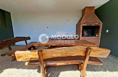 Casa com 4 quartos para alugar na Rua Fádua Barcha Gustim, --, Tubalina, Uberlândia