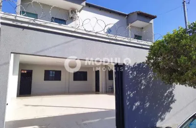 Sobrado à venda, 5 quartos, 2 suítes, 3 vagas, alto umuarama - uberlândia/mg