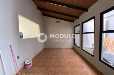 Casa comercial disponivel para locação no bairro morada da colina.