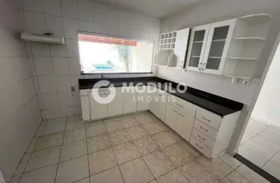 Casa com 4 quartos para alugar na Rua Guerra Junqueira, --, Tubalina, Uberlândia
