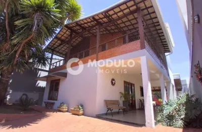 Casa residencial à venda, 4 quartos, 2 suítes, cidade jardim - uberlândia/mg