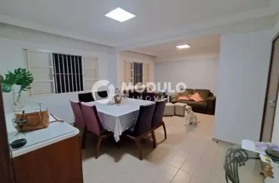 Casa residencial à venda, 4 quartos, 2 suítes, 2 vagas, saraiva - uberlândia/mg