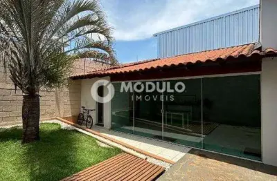 Casa residencial à venda, 3 quartos, 1 suíte, 2 vagas, nossa senhora das gracas - uberlândia/mg