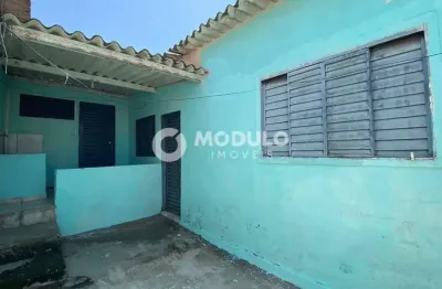 Casa de colônia disponível para locação no bairro luizote de freitas ii.