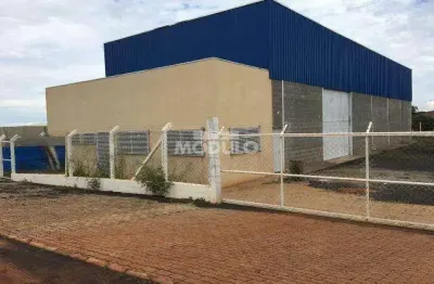 Barracão disponível para locação no bairro distrito industrial.