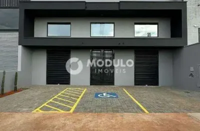 Loja comercial disponivel para locação no bairro novo mundo.
