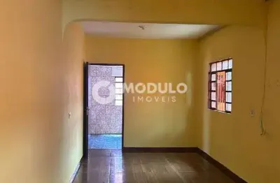 Casa disponivel para locação no bairro presidente roosevelt.