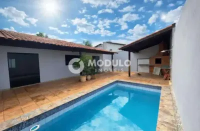 Casa com 4 quartos para alugar na Rua Evaristo José de Oliveira, --, Jardim Karaíba, Uberlândia