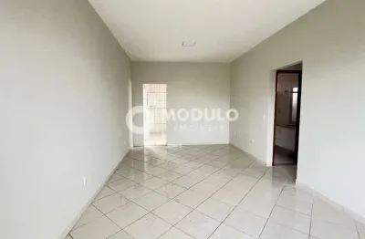 Apartamento disponível para locação no bairro santa mônica.