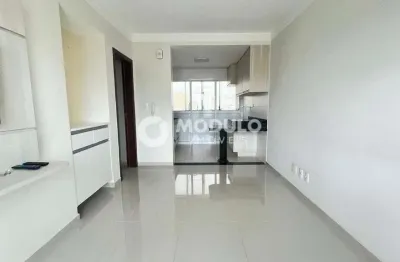 Apartamento com 2 quartos para alugar na Rua Benjamim Alves Santos, --, Saraiva, Uberlândia
