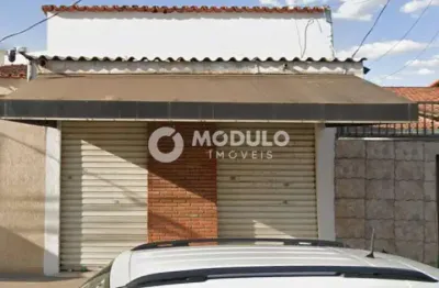 Cômodo comercial disponivel para locação no bairro jardim patrícia.