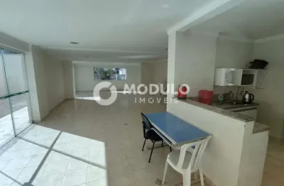 Apartamento com 3 quartos para alugar na Avenida João Pinheiro, --, Centro, Uberlândia