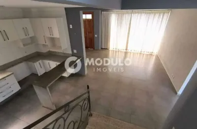 Casa de condomínio disponivel para locação no bairro nova uberlândia.