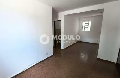 Apartamento com 3 quartos para alugar na Rua Professor Innocêncio Rocha, --, Saraiva, Uberlândia