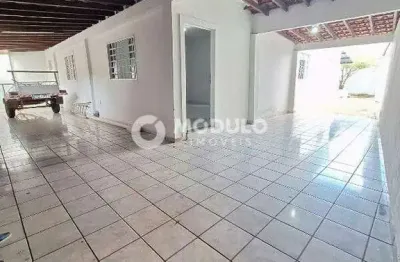 Casa residencial disponível para locação no presidente roosevelt.
