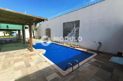 Casa com 4 quartos para alugar na Avenida das Gameleiras, --, Jaraguá, Uberlândia