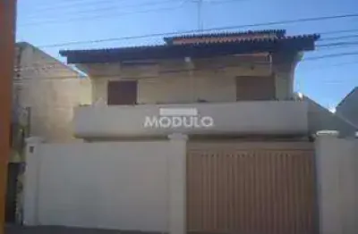 Casa comercial para alugar na Rua Eduardo de Oliveira, --, Lidice, Uberlândia