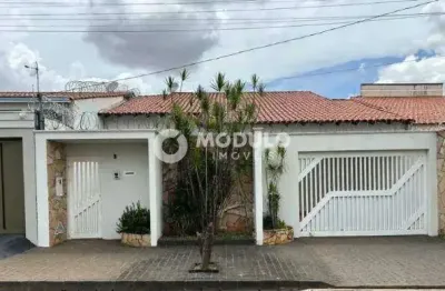 Casa residencial disponível para locação no bairro Vigilato Pereira.