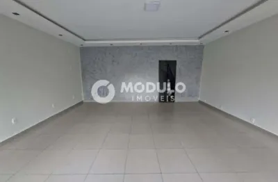 Loja disponível para locação no bairro Presidente Roosevelt.