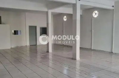 Ponto comercial para alugar na Avenida Ortízio Borges, --, Conjunto Segismundo Pereira, Uberlândia