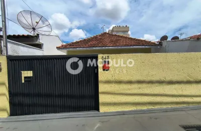 Casa com 3 quartos para alugar na Rua Tapajós, --, Saraiva, Uberlândia
