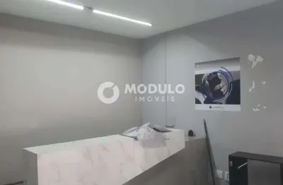 Loja comercial disponível para locação no bairro Daniel Fonseca.