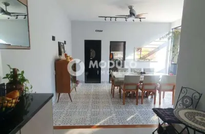Casa com 3 quartos à venda na Rua Veneza, --, Laranjeiras, Uberlândia
