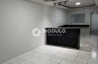 CASA RESIDENCIAL à venda, 3 quartos, 1 suíte, 2 vagas, Jardim Europa - Uberlândia/MG