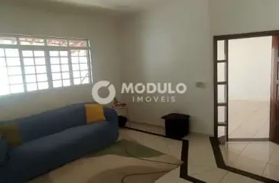 CASA RESIDENCIAL à venda, 4 quartos, 2 suítes, 3 vagas, Vigilato Pereira - Uberlândia/MG