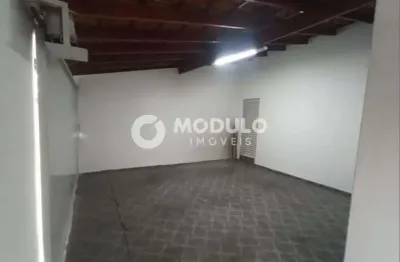 Casa com 3 quartos para alugar na Rua João Esteves Júnior, --, Jardim Patrícia, Uberlândia