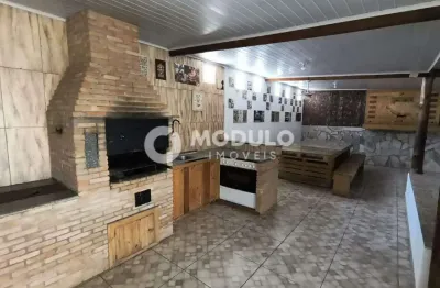 Casa com 3 quartos para alugar na Rua Rosival de Oliveira Melo, --, Nova Uberlândia, Uberlândia