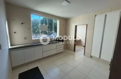 Apartamento disponível para locação no bairro Santa Mônica.